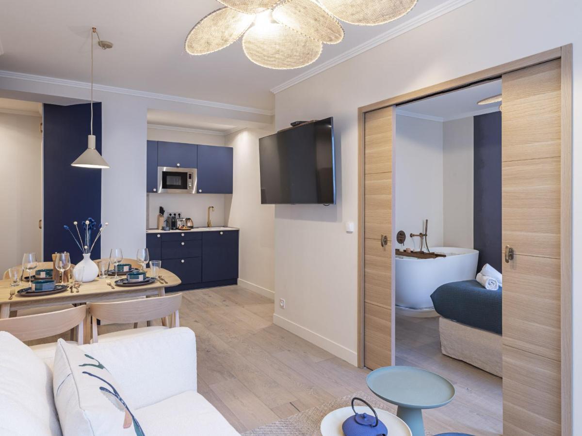 The Blue Suite On Champs Elysees Avenue Paris Exterior foto