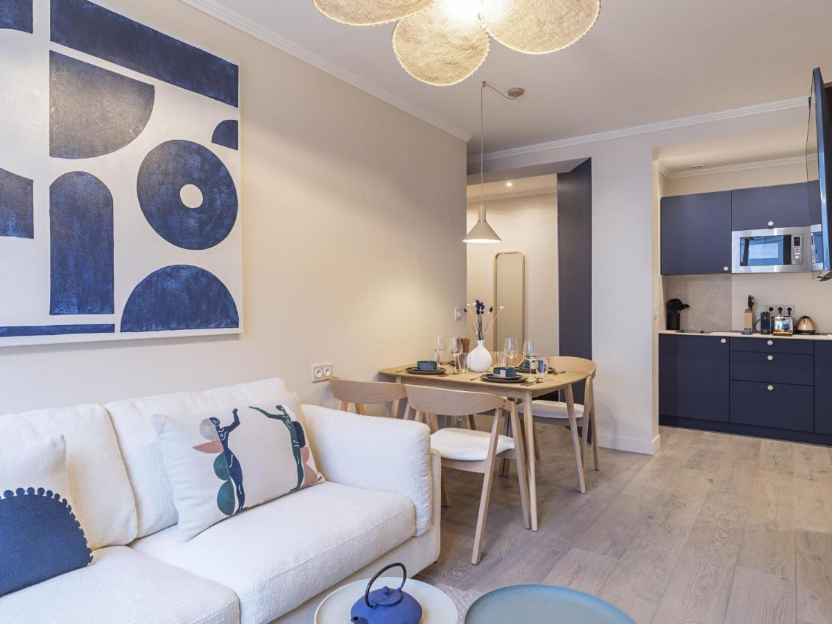 The Blue Suite On Champs Elysees Avenue Paris Exterior foto