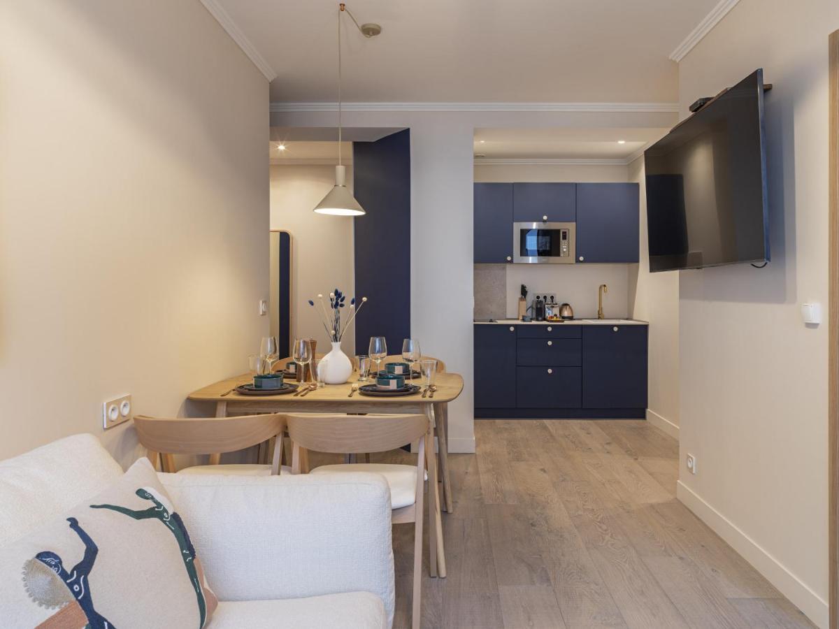 The Blue Suite On Champs Elysees Avenue Paris Exterior foto