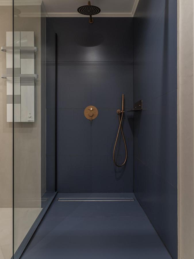The Blue Suite On Champs Elysees Avenue Paris Exterior foto